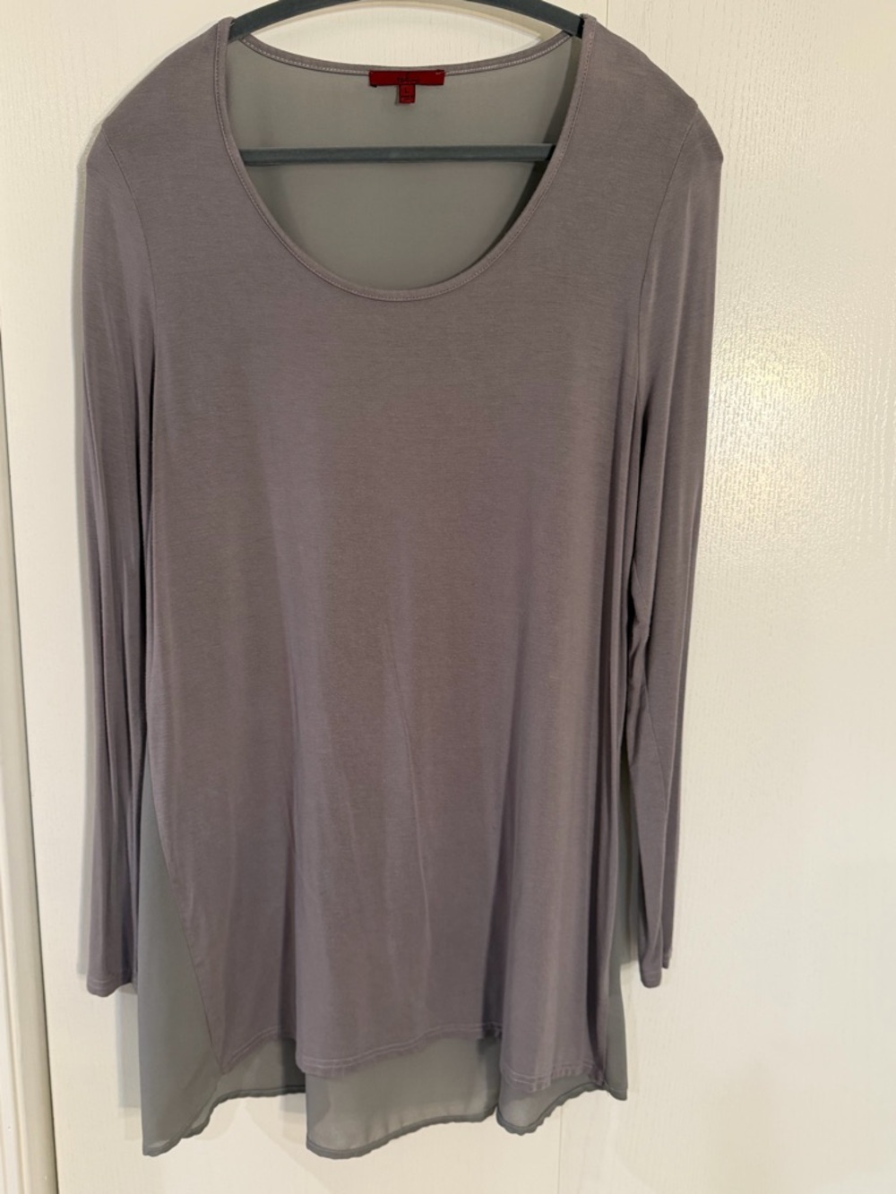Buckle Long Sleeve Scoop Neck Tunic in Light Gray